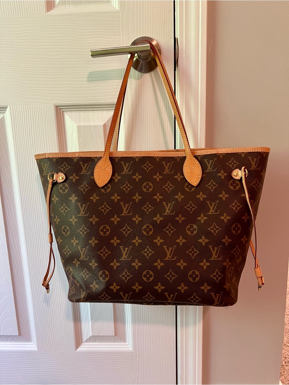 LOUIS VUITTON Neverfull MM Tote Bag Purse Monogram MSRP $2,170 Cherry Interior - Picture 12 of 17